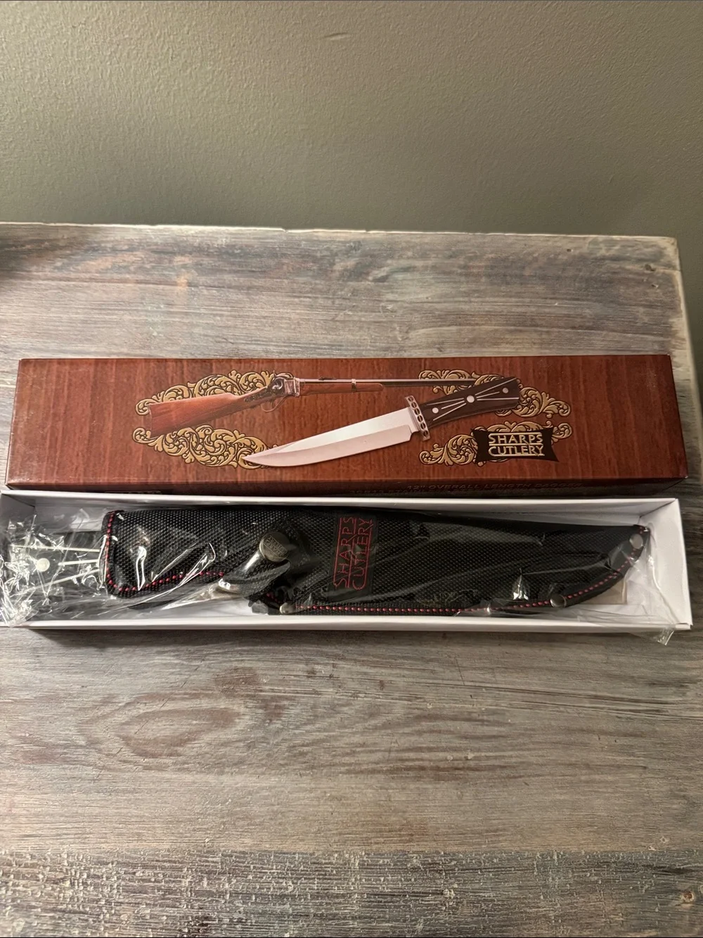 New in Box Beautiful Stainless Knife